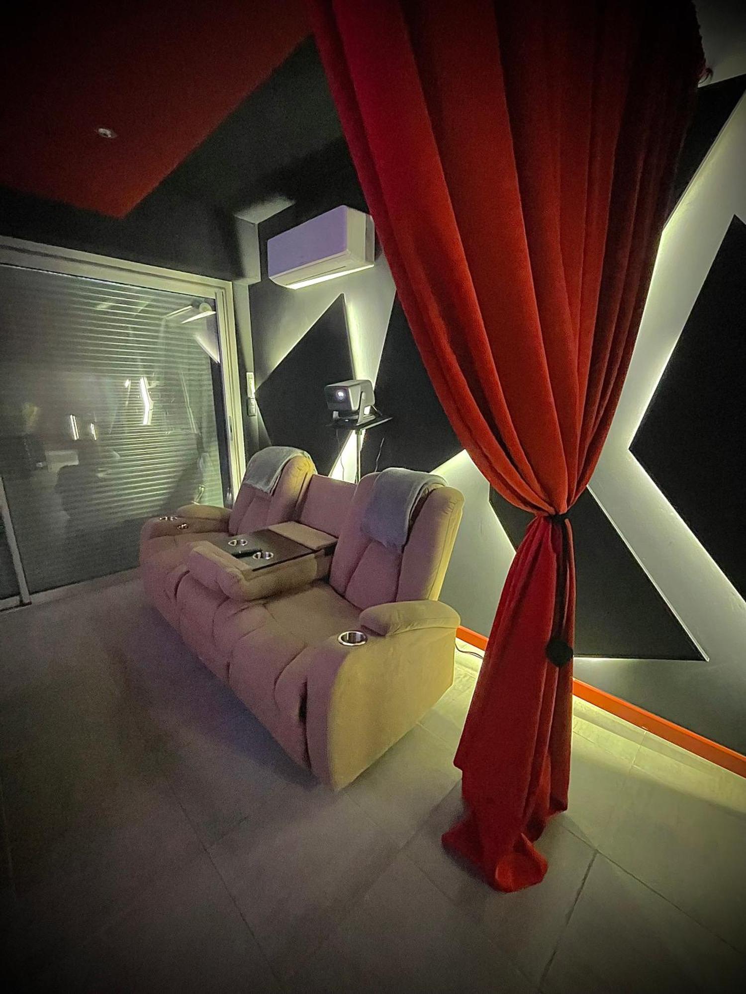 L Unique Cinema Room Grenoble Exterior photo